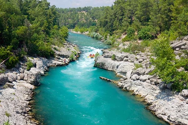 Maranon river surrounded by gravel banks and forests